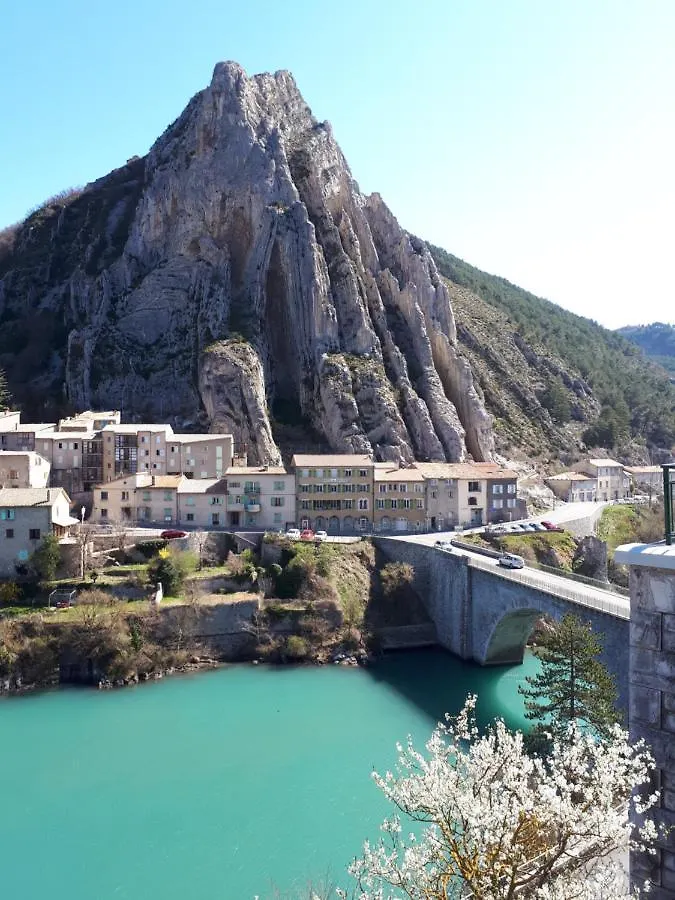 Les Mirabelles Chambres D'Hotes Sisteron Bed & Breakfast