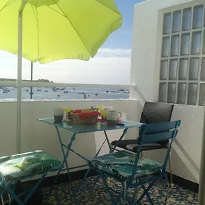 https://au-bord-du-chenal.inbrittany.com